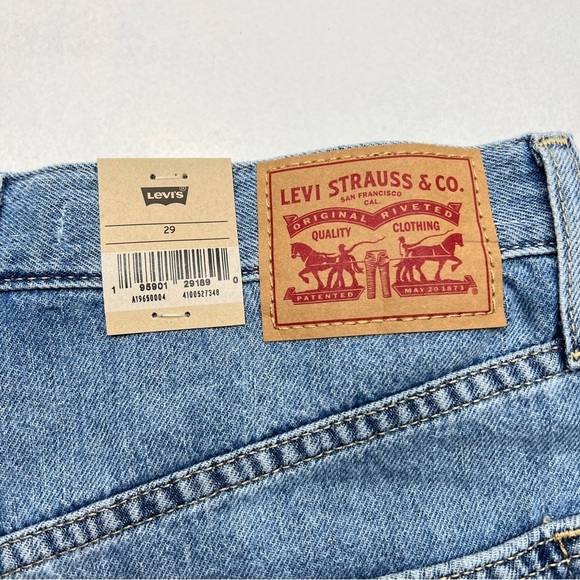 Levi’s High Waisted Mom Jean Shorts Size 29 - Picture 5 of 11